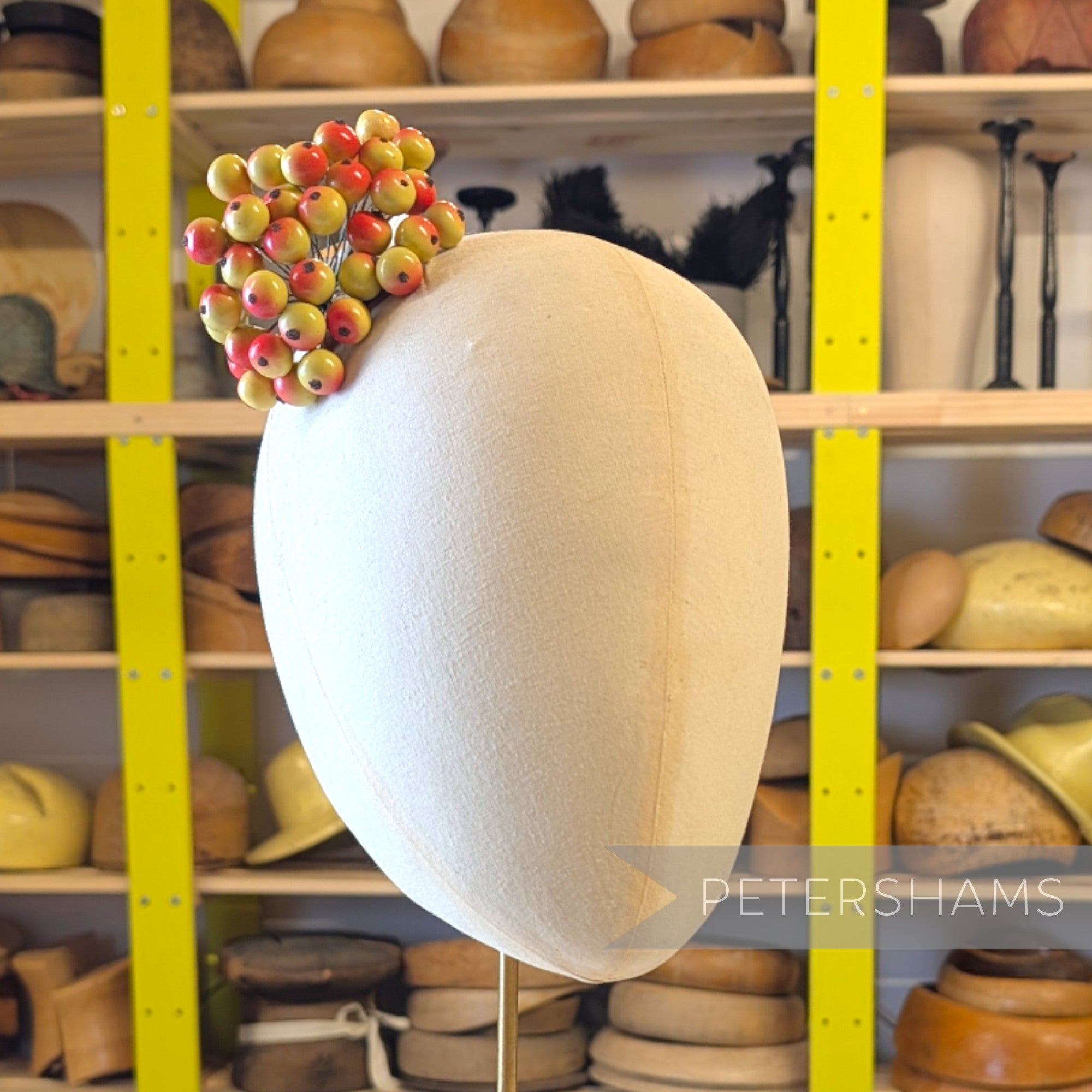 'Pommas' Vintage 1940s German Wired Apple Buds - 36 Stems