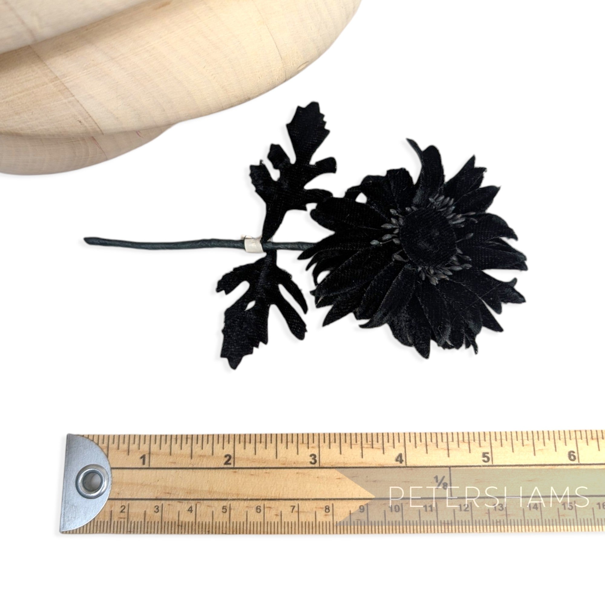 'Jill' Vintage 1970s Velvet Daisy Flower Hat Mount