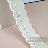 Petershams Millinery Supplies 25mm ivory broderie anglaise lace trim with floral cut-out and scalloped edge