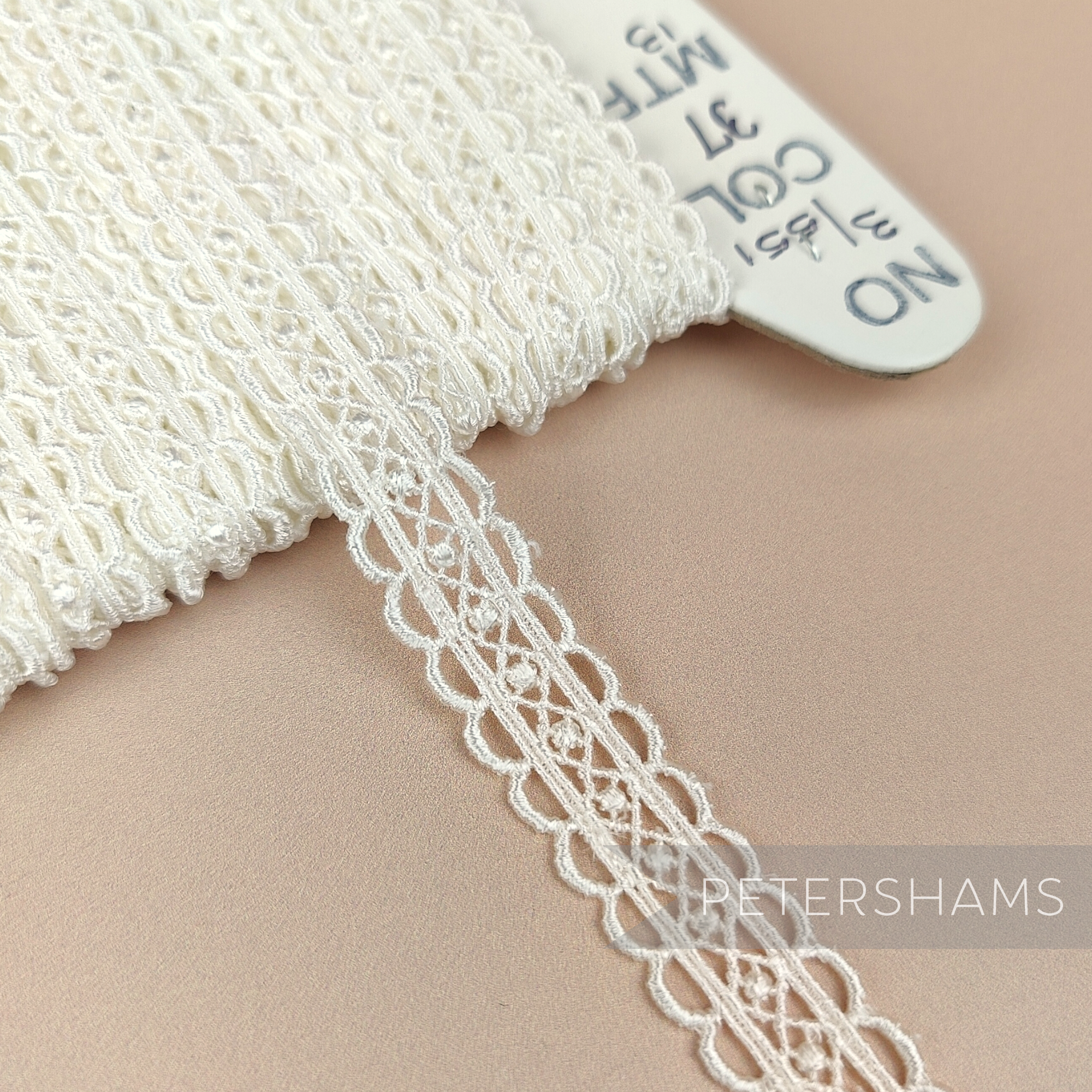 Petershams Millinery Supplies vintage 1960s ivory guipure lace trim with a delicate 15mm lattice scallop pattern.