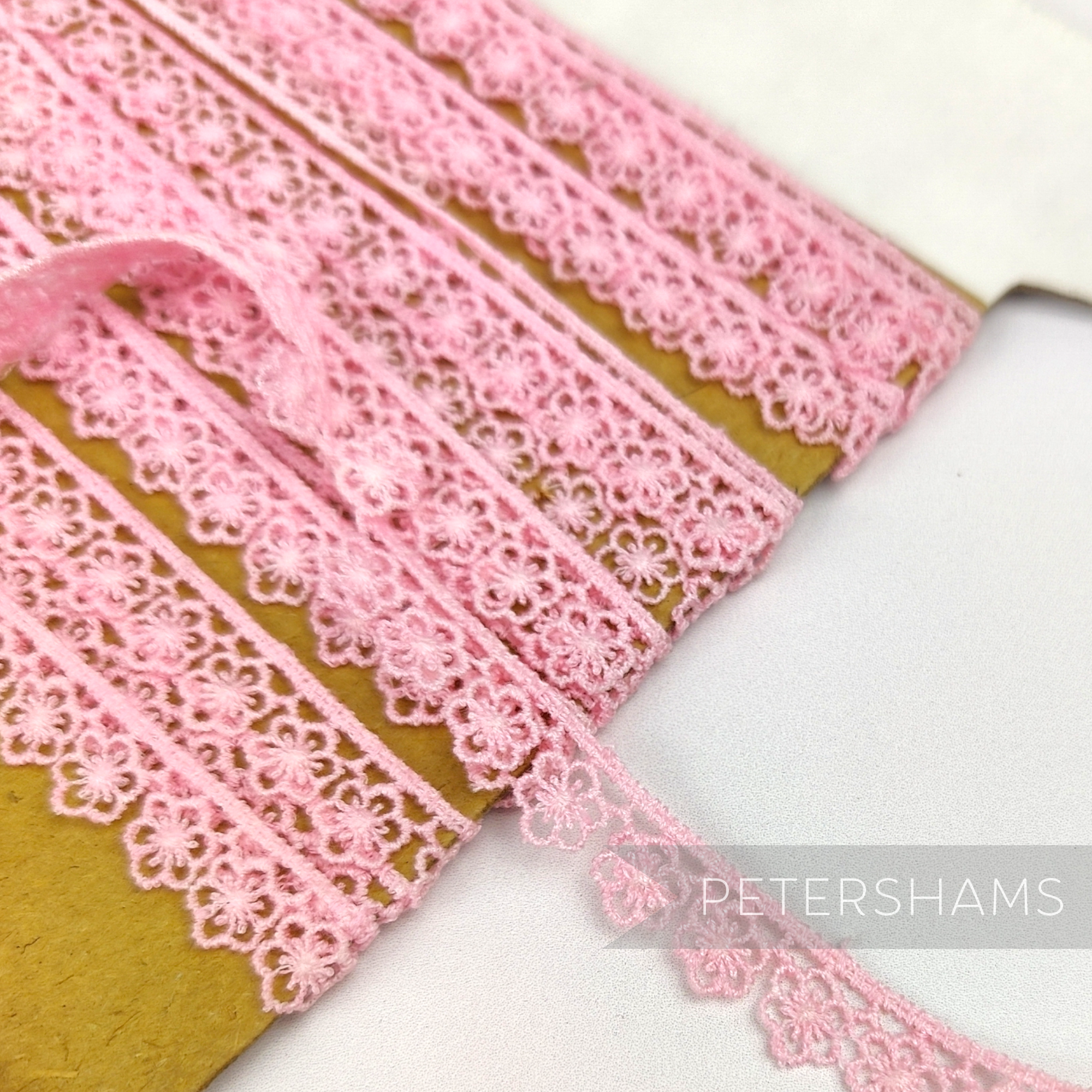 Petershams Millinery Supplies vintage pink daisy lace trim, 11mm wide, English 1950s style with slight dye variation.