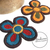 Large Woolly Yarn 60's Style Simple Flower Motif