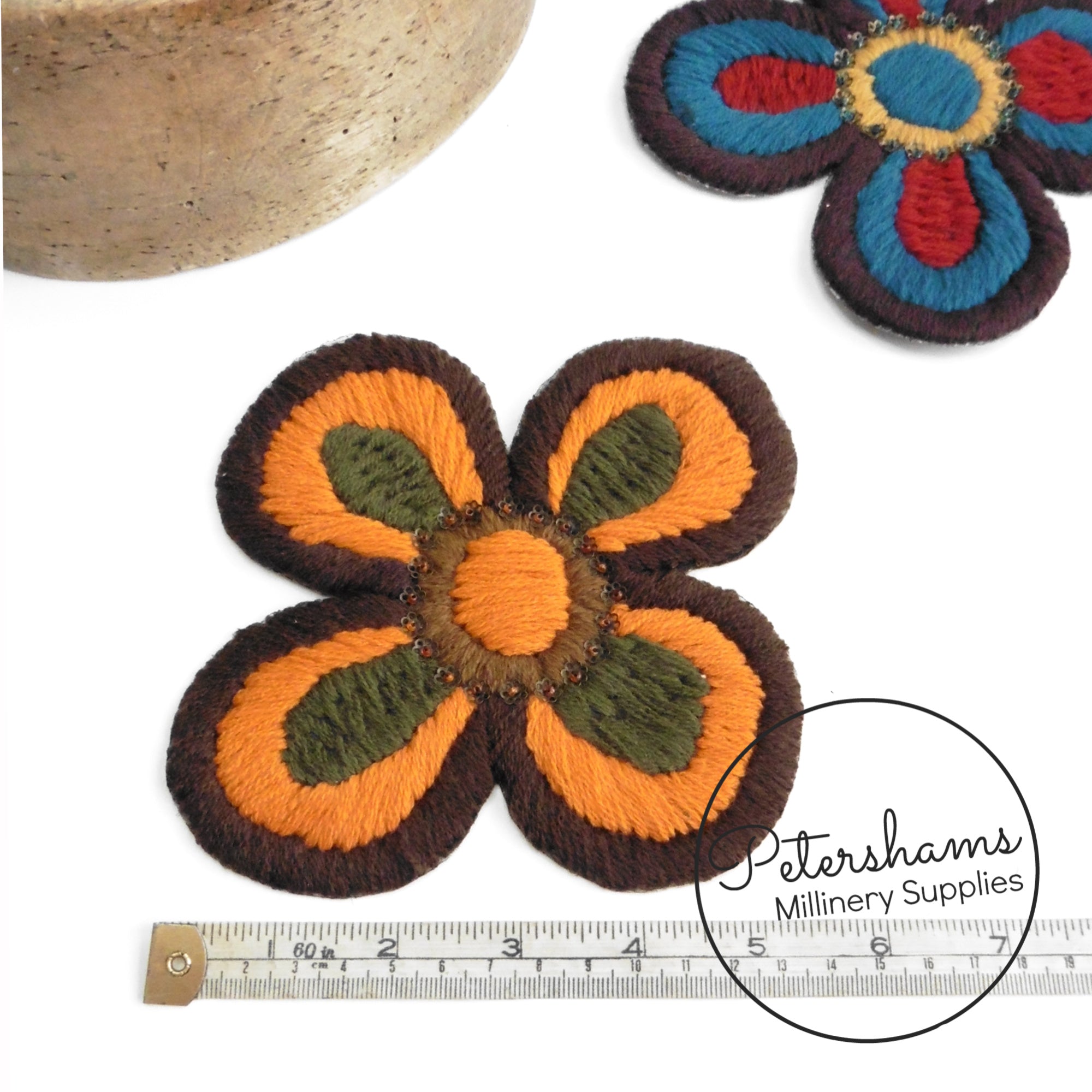 Large Woolly Yarn 60's Style Simple Flower Motif