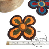 Large Woolly Yarn 60's Style Simple Flower Motif