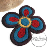Large Woolly Yarn 60's Style Simple Flower Motif